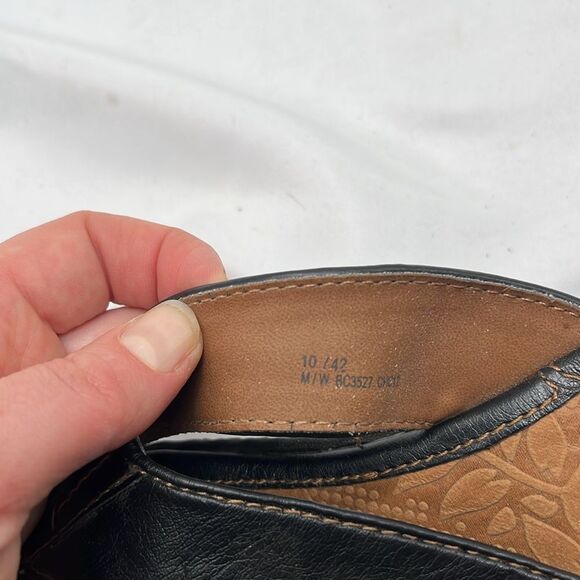 Black Leather b.o.c. Thong Sandals - Picture 5 of 5